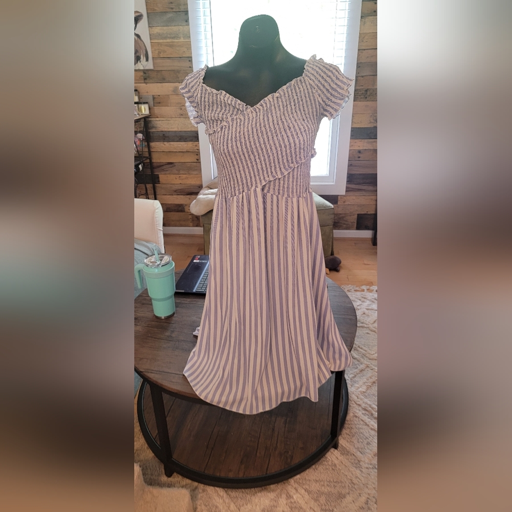 Dress - Picture 2 of 2